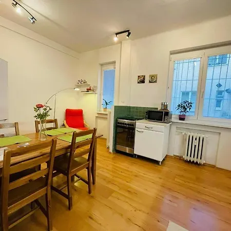 Lovely 2bdr In Center, Wifi & Self-check In 브라티슬라바