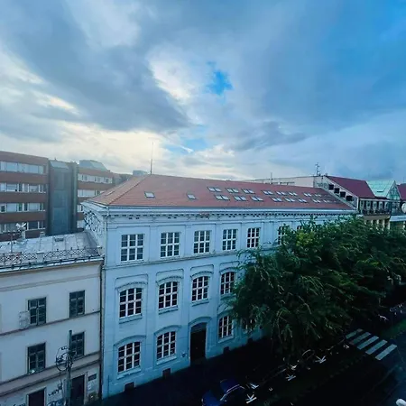 Lovely 2bdr In Center, Wifi & Self-check In Apartman *