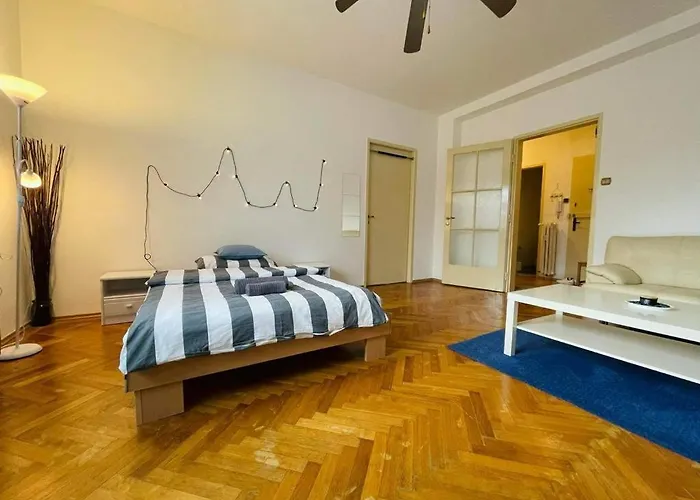 Lovely 2bdr In Center, Wifi & Self-check In *