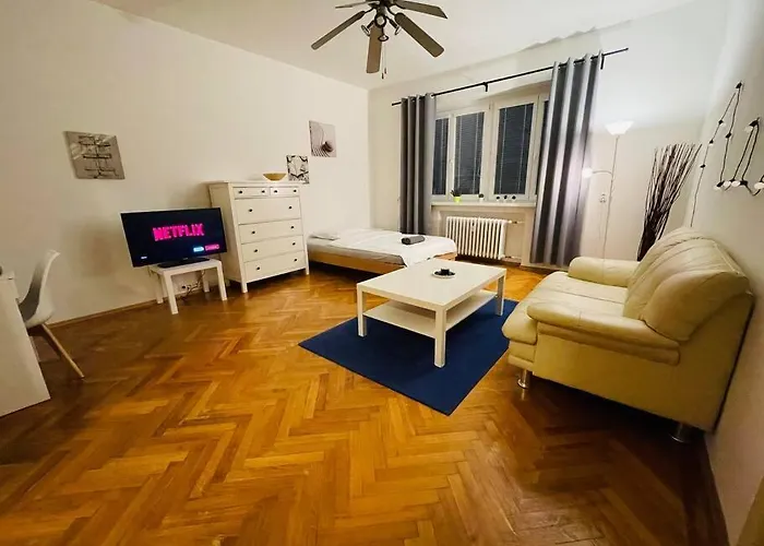 Apartment Lovely 2bdr In Center, Wifi & Self-check In *